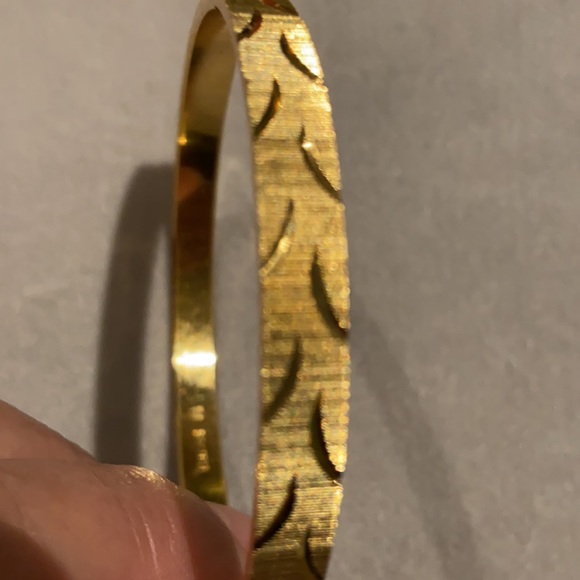 Crown Trifari M gold tone bangle bracelet - Picture 2 of 5